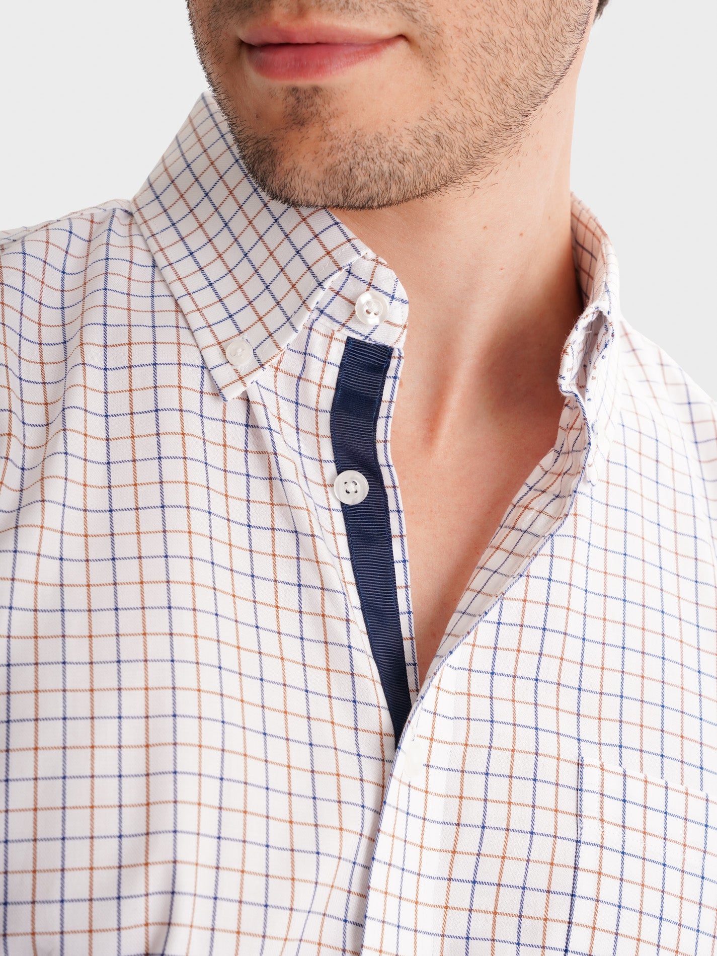 WHITE REGULAR FIT MR SHIRT. BLUE