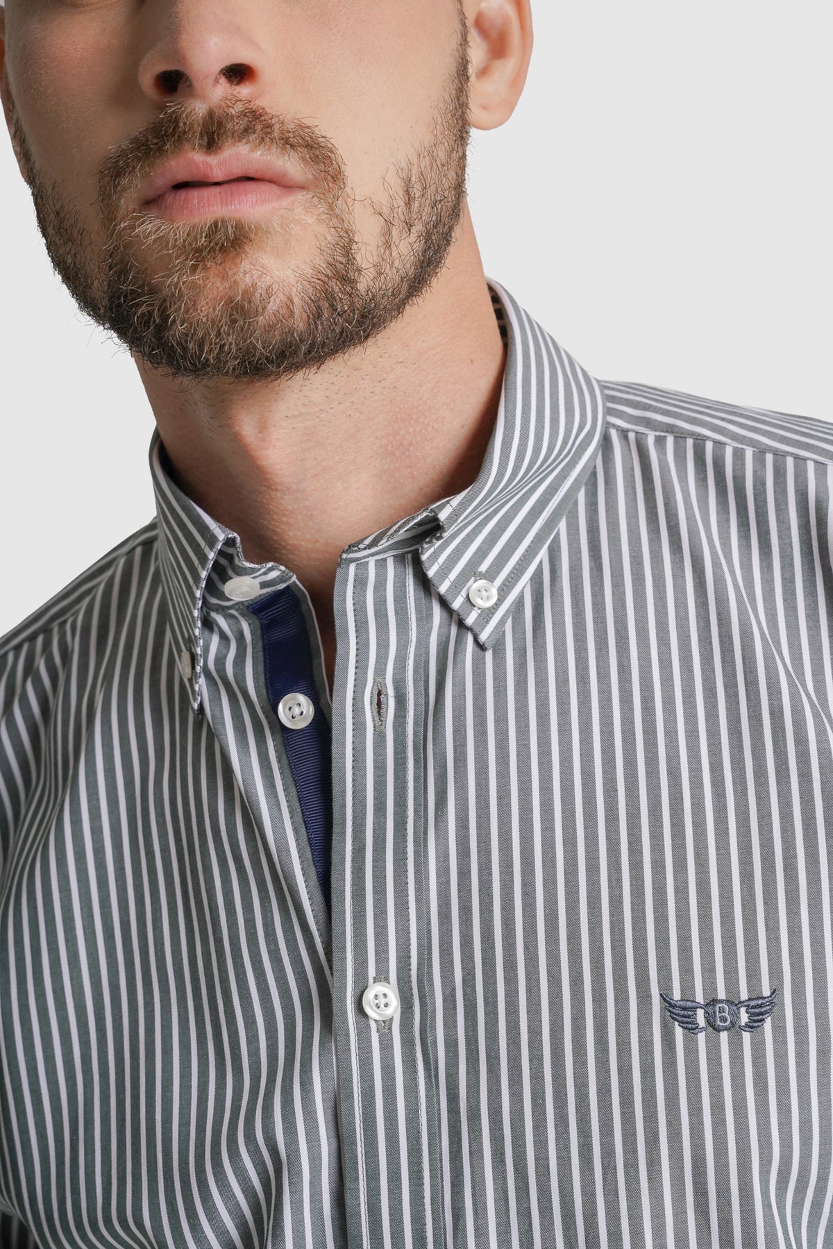 CAMISA TWILL REGULAR FIT VERDE ÀS RISCAS MR. BLUE