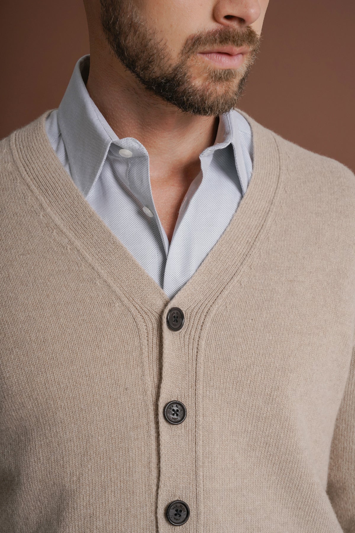 CARDIGAN LÃ REGULAR FIT BEGE LISO MR. BLUE